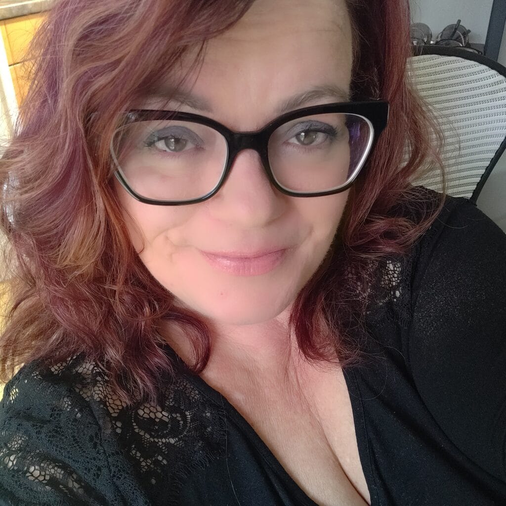 About the Founder. Real photo of Samantha Dee